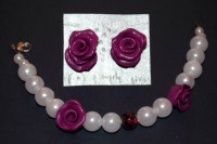 Μοβ τριανταφυλλάκια και βραχιόλι με πέρλες